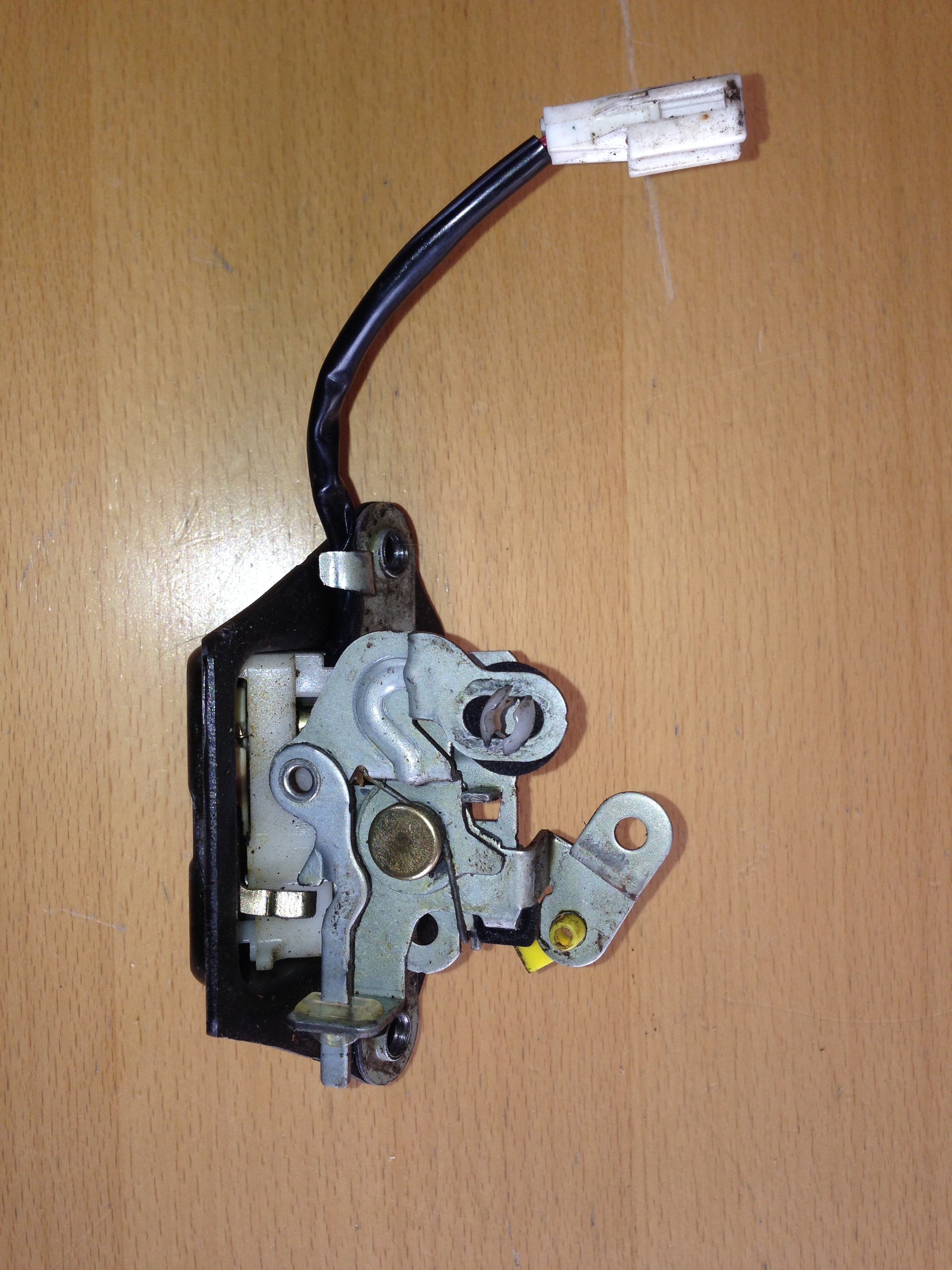 Nissan Almera N16 Dørlås Med OEM Nr. Ophugger Fra Nissan Ophugger