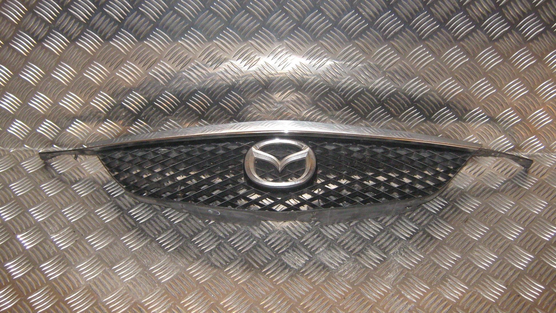 Mazda Premacy Frontgitter Med OEM Nr. Ophugger Fra Mazda Ophugger