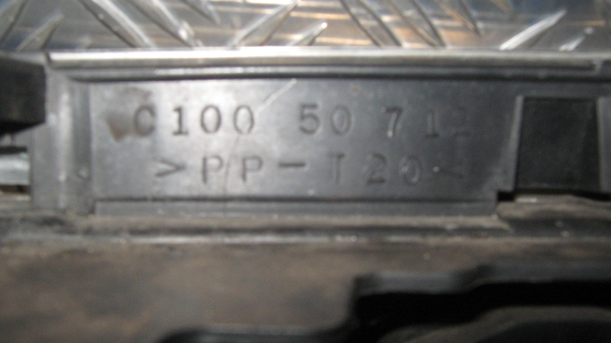 Mazda Premacy Frontgitter Med OEM Nr. Ophugger Fra Mazda Ophugger