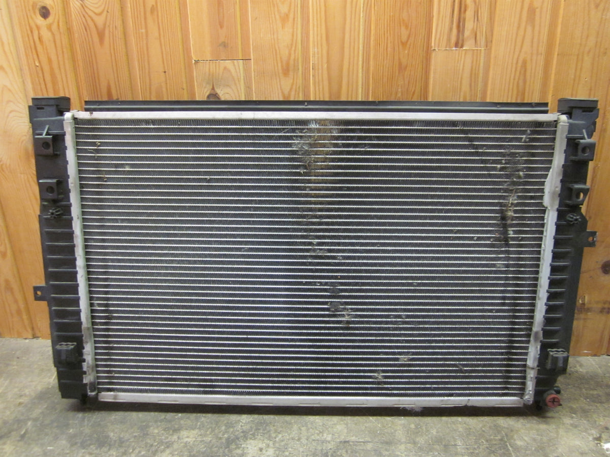 Skoda Superb Køler Med OEM Nr. 4B0121251AF Fra Skoda Ophugger