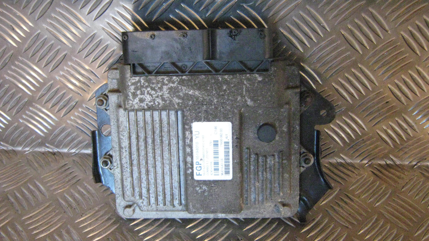 Opel Combo C Motorstyring - Motorstyreboks - Injection Elboks Med OEM Nr. 55194018 Fra Opel Ophugger