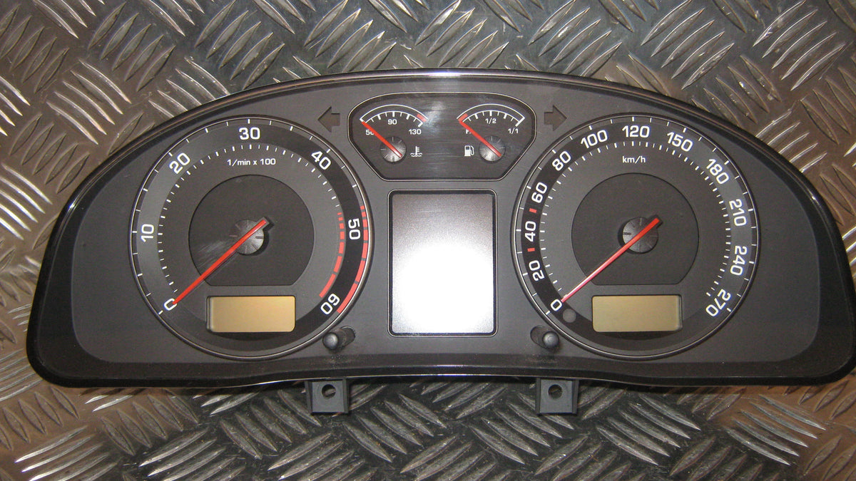 Skoda Superb Speedometer - Instrument Med OEM Nr. 3U0920841A Fra Skoda Ophugger