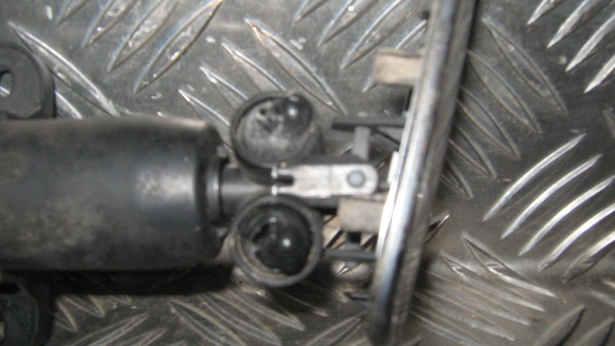 Skoda Superb Sprinklerdyse Med OEM Nr. 3U0955979 Fra Skoda Ophugger