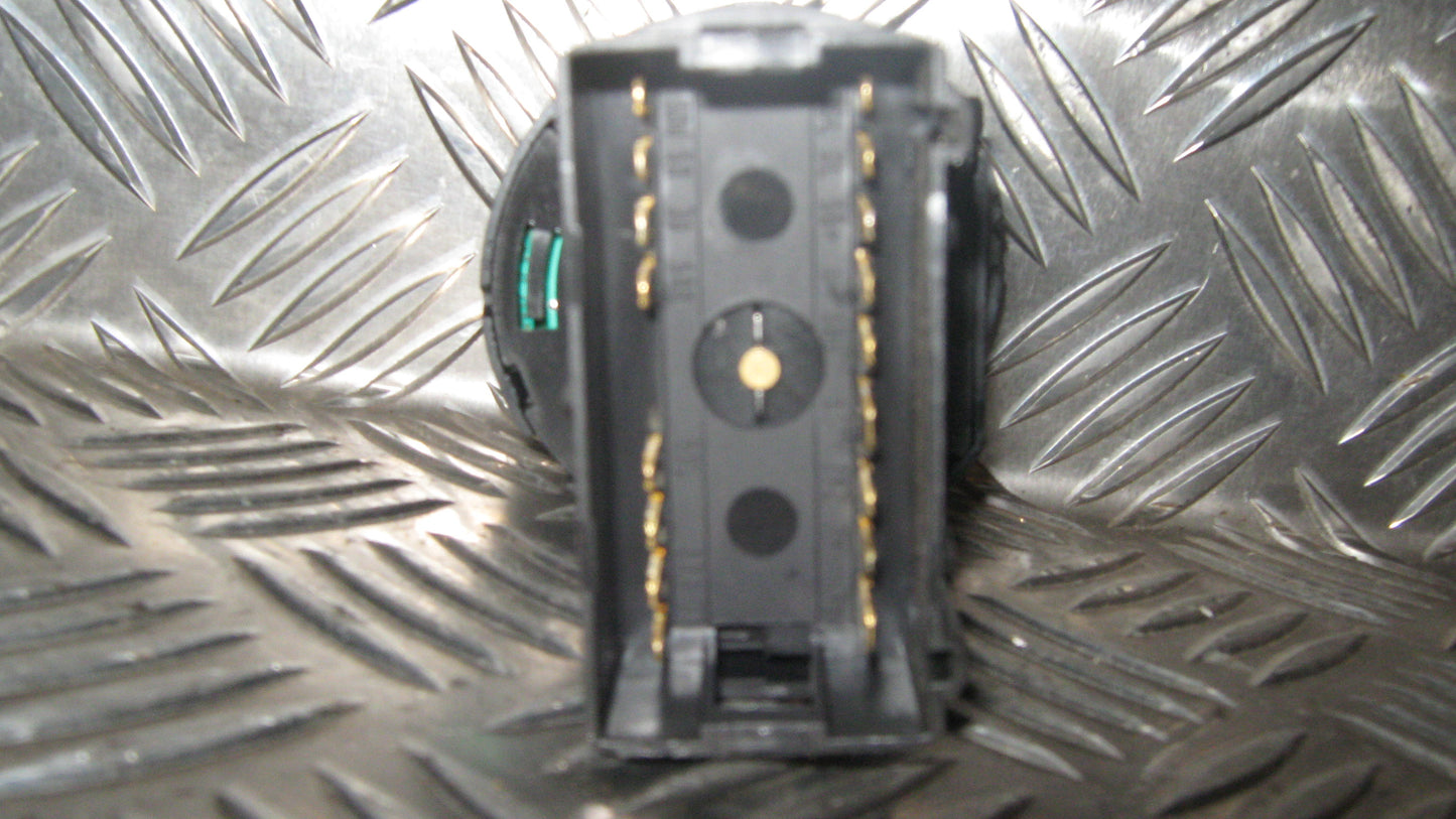 Skoda Superb Kontakt Lys Med OEM Nr. BK7U10941531D Fra Skoda Ophugger