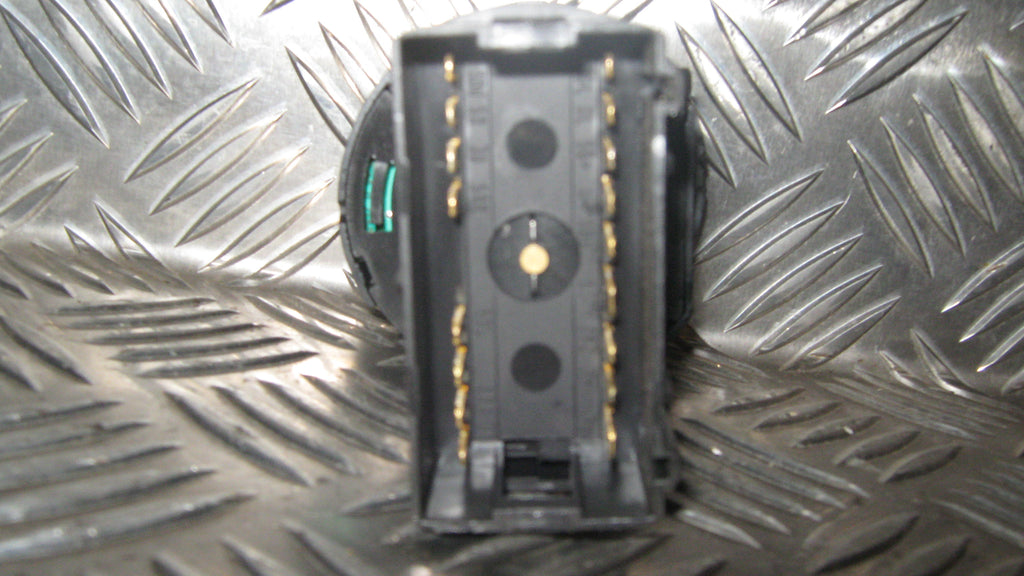 Skoda Superb Kontakt Lys Med OEM Nr. 1U0941531D Fra Skoda Ophugger