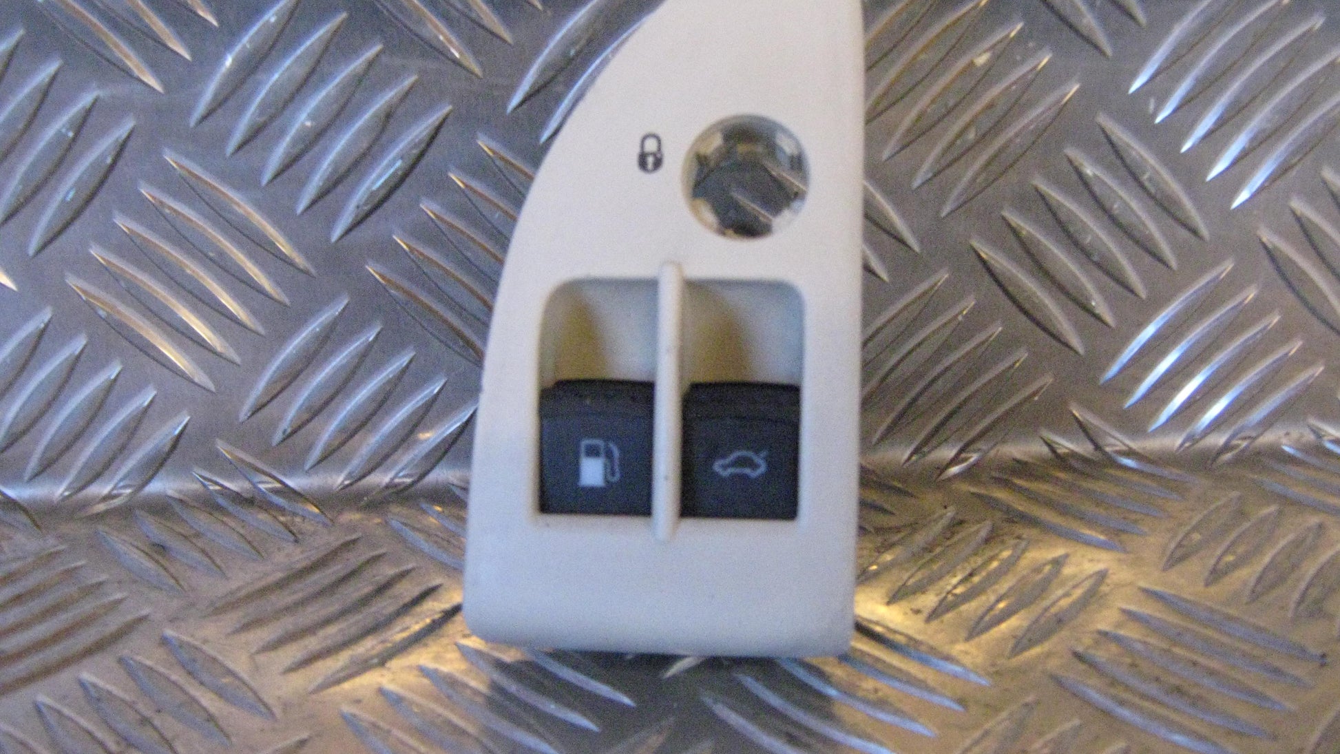 Skoda Superb Kontakt Diverse Med OEM Nr. 3U0959833 Fra Skoda Ophugger