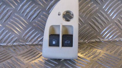 Skoda Superb Kontakt Diverse Med OEM Nr. 3U0959833 Fra Skoda Ophugger