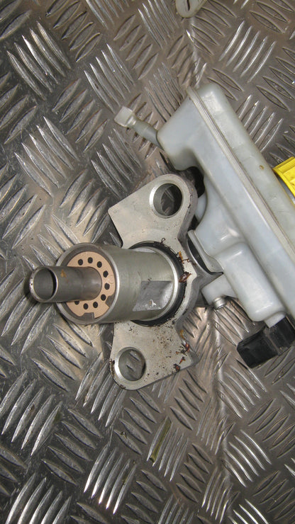 Skoda Superb Bremsehovedcylinder Med OEM Nr. 8E0611021B Fra Skoda Ophugger