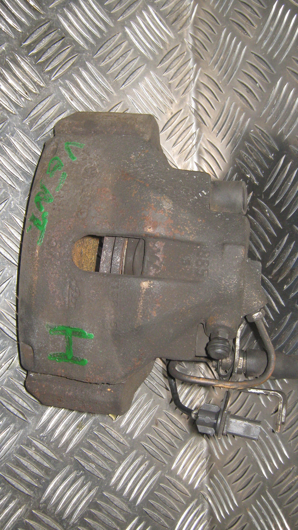 Skoda Superb Bremsekaliber Hf Med OEM Nr. 4B0615124 Fra Skoda Ophugger