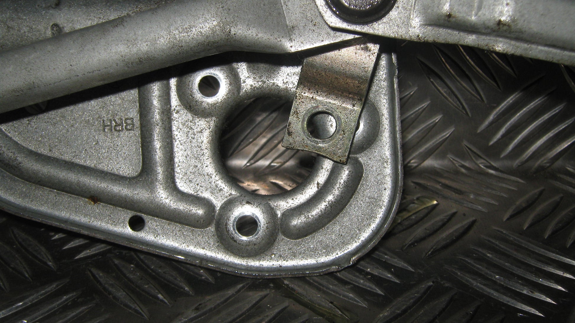 Skoda Superb Viskertræk Med OEM Nr. 8D1955605B Fra Skoda Ophugger