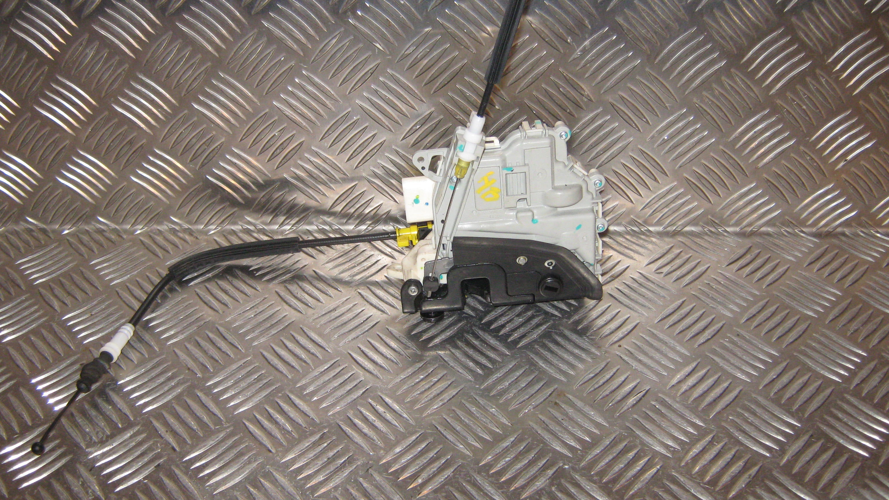 Audi A4 Dørlås Med OEM Nr. 8K0839016C Fra Audi Ophugger