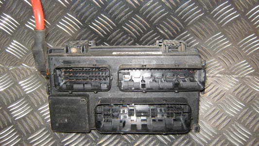 Opel Corsa D Sikringsboks Med OEM Nr. 13217392ef Fra Opel Ophugger