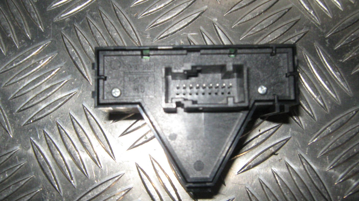 Opel Corsa D Kontakt Katastrofe Med OEM Nr. Ophugger Fra Opel Ophugger