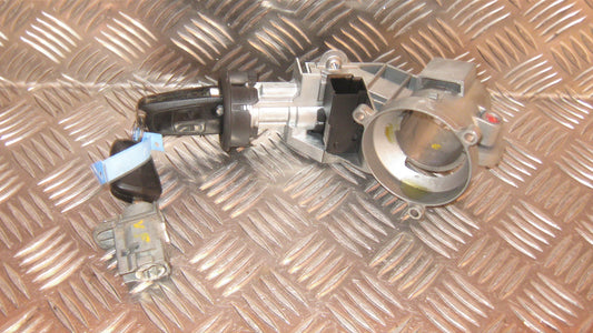 Opel Corsa D Låsesæt  Med OEM Nr. 93181728 Fra Opel Ophugger