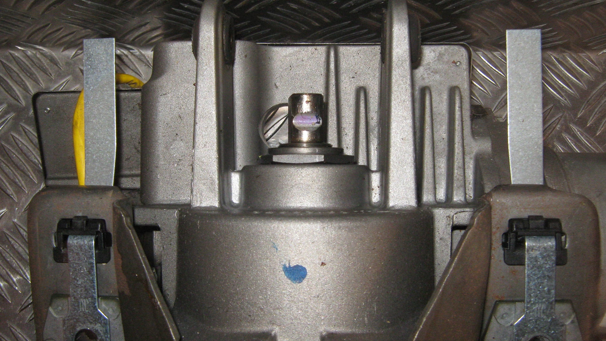 Opel Corsa D Ratstamme M/El-Servo Med OEM Nr. 9318932 Fra Opel Ophugger