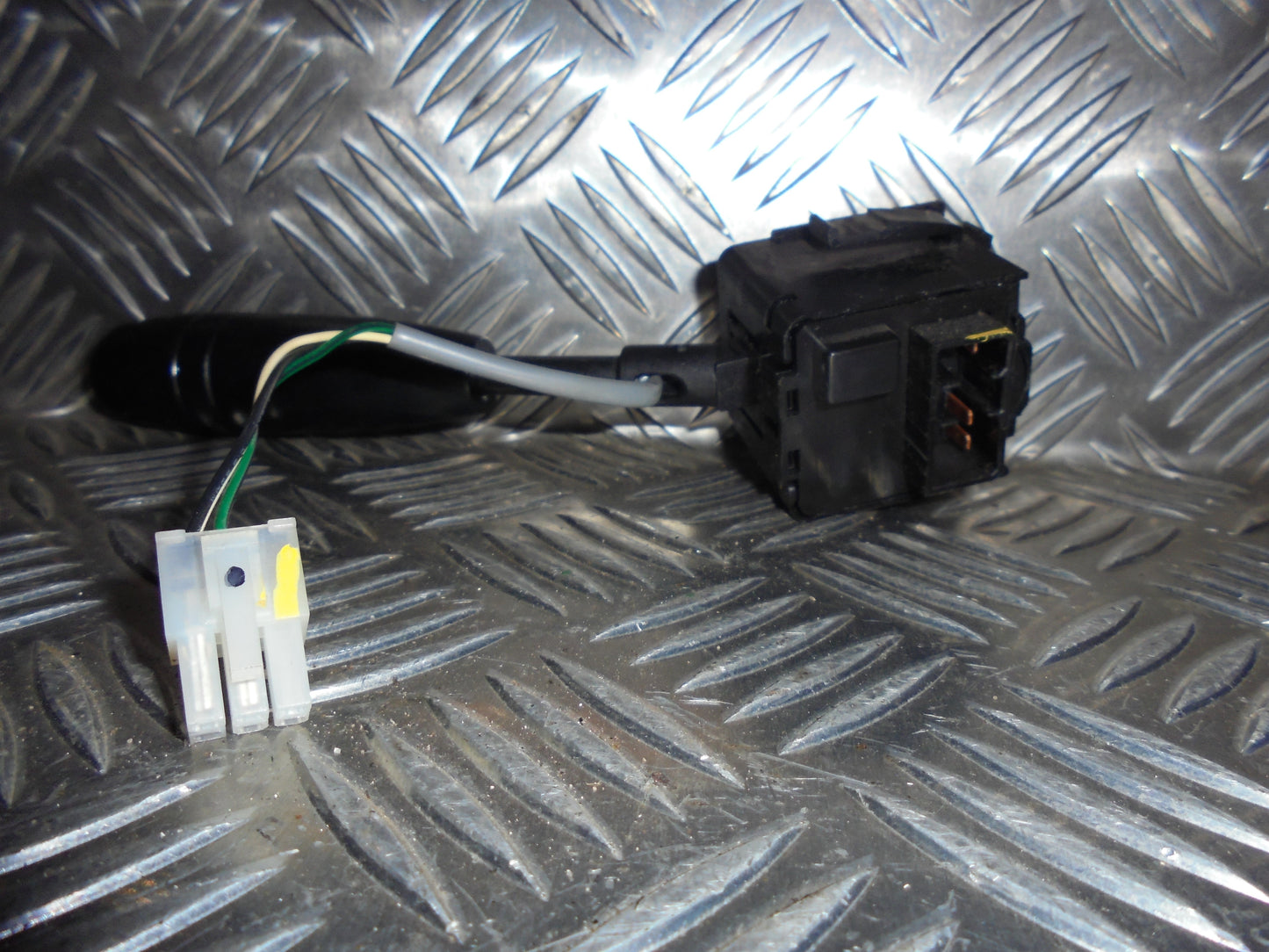 Chevrolet Aveo Kontakt Blink Med OEM Nr. Ophugger Fra Chevrolet Ophugger