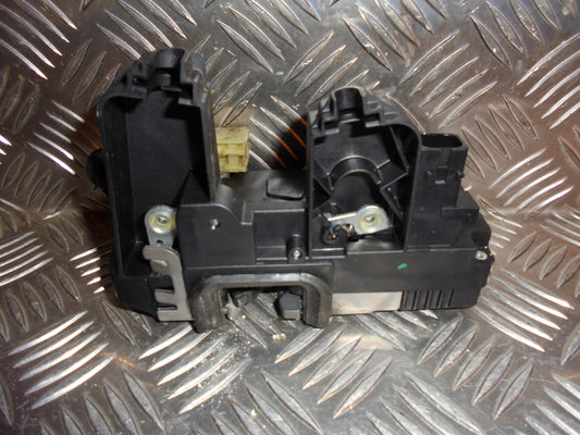 Opel Vectra C Dørlås Med OEM Nr. 13157759 Fra Opel Ophugger