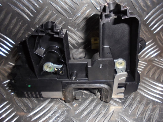 Opel Vectra C Dørlås Med OEM Nr. 13157758 Fra Opel Ophugger
