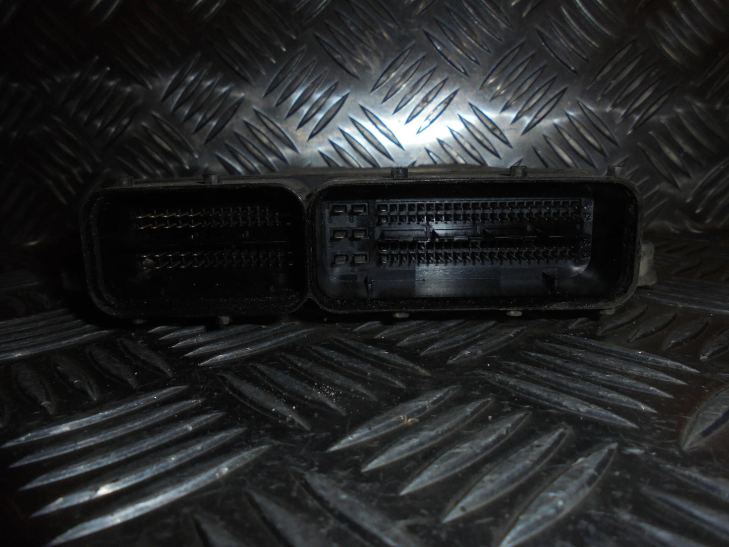 Opel Astra H Motorstyring - Motorstyreboks - Injection Elboks Med OEM Nr. 55556829 Fra Opel Ophugger