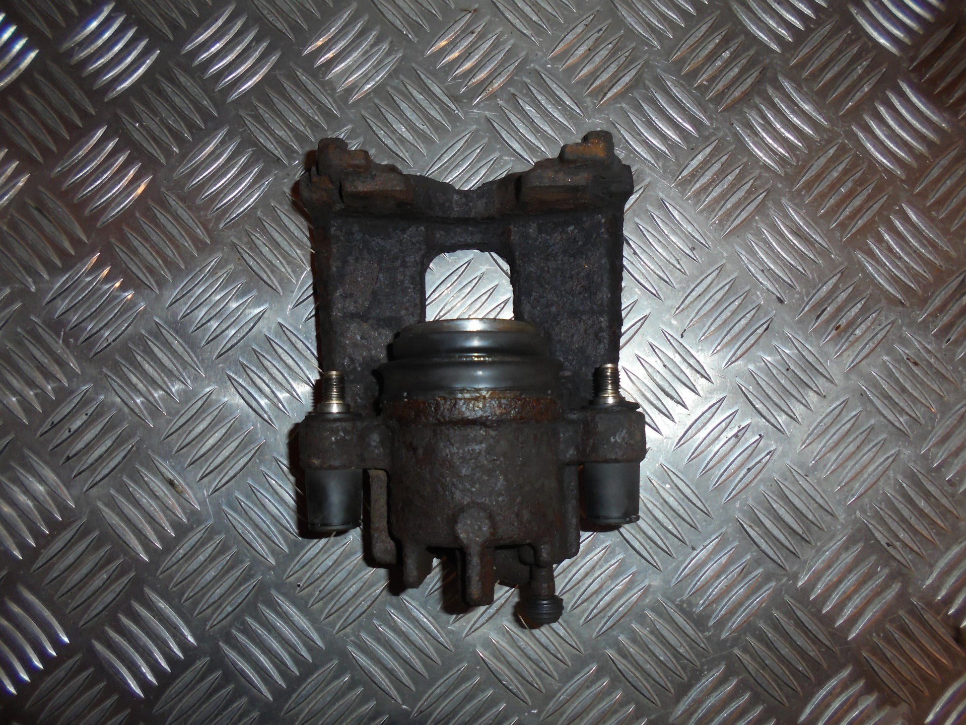 Ford Focus Bremsekaliber VF Med OEM Nr. Ophugger Fra Ford Ophugger