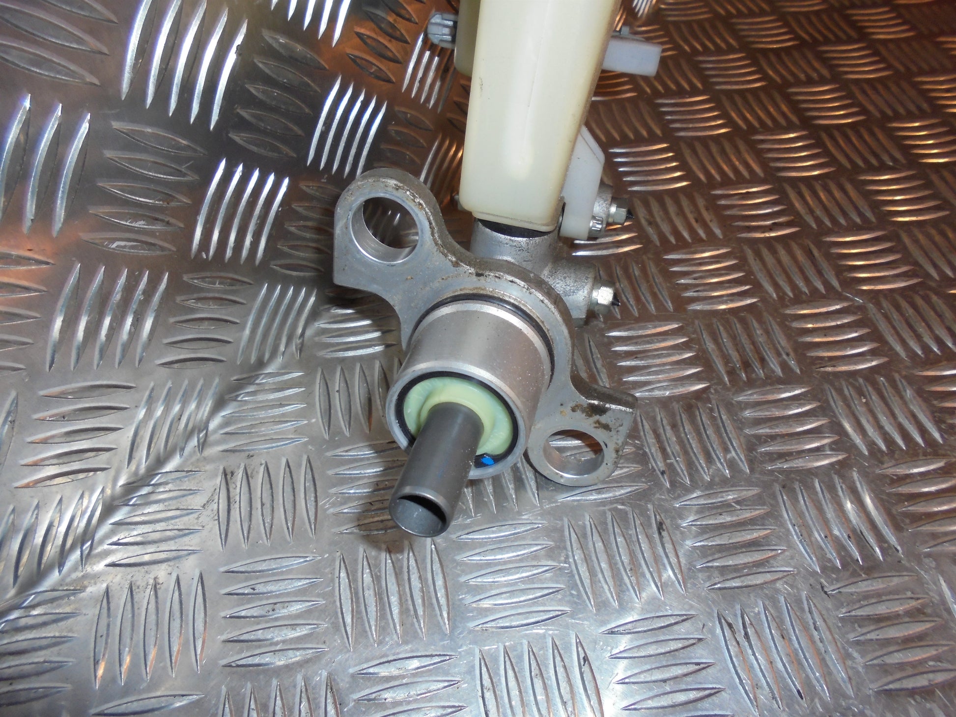 Opel Vectra C Bremsehovedcylinder Med OEM Nr. Ophugger Fra Opel Ophugger