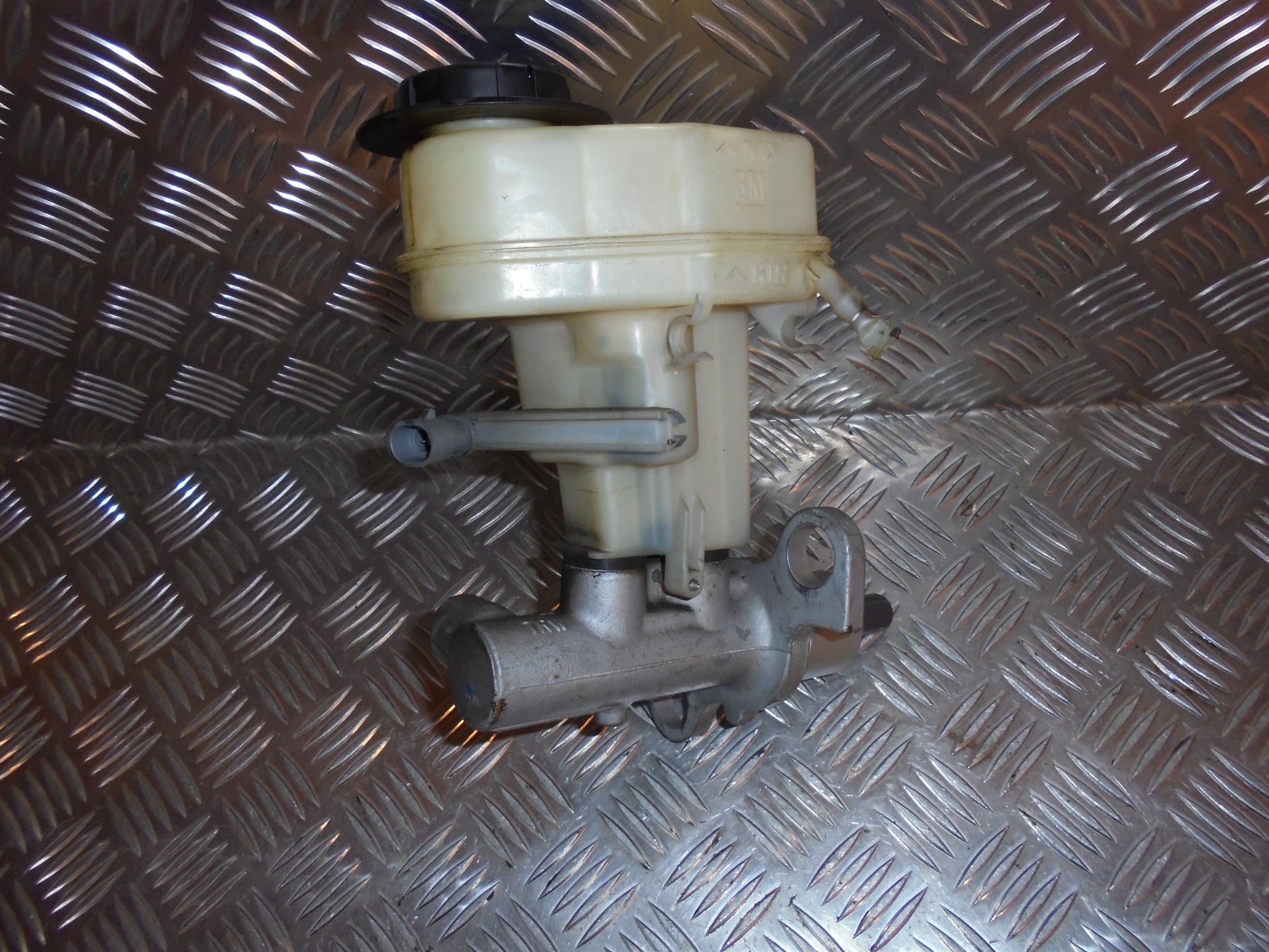 Opel Vectra C Bremsehovedcylinder Med OEM Nr. Ophugger Fra Opel Ophugger