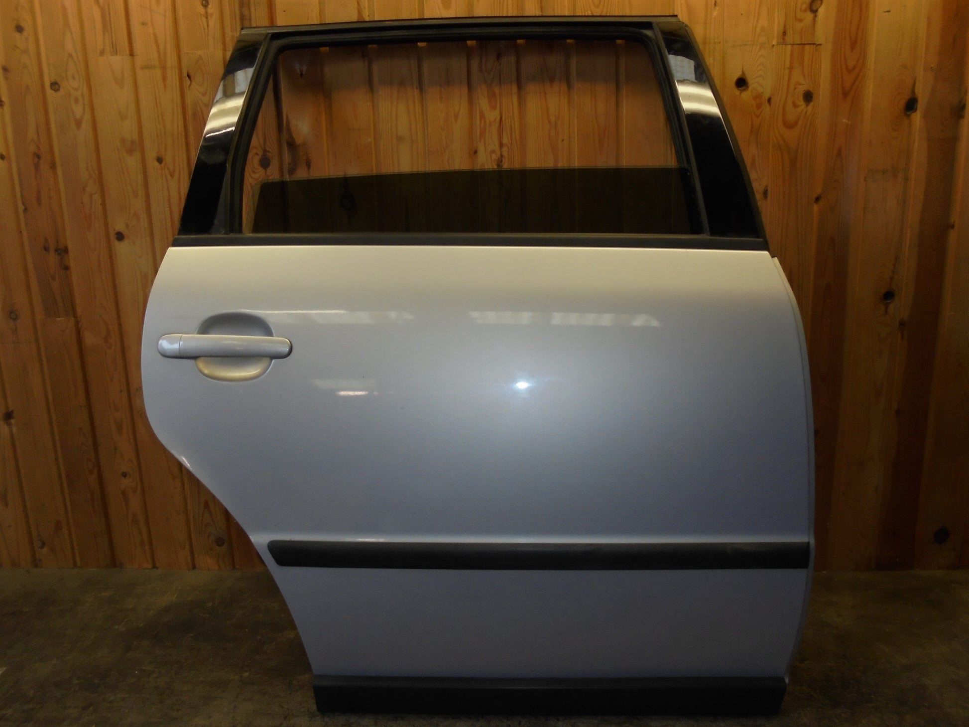 VW Passat 3B Bagdør H Med OEM Nr. 3B9833052AC Fra VW Ophugger