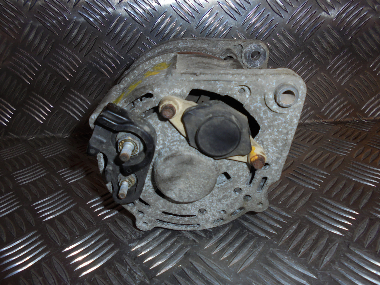 Opel Astra F Generator Med OEM Nr. Ophugger Fra Opel Ophugger