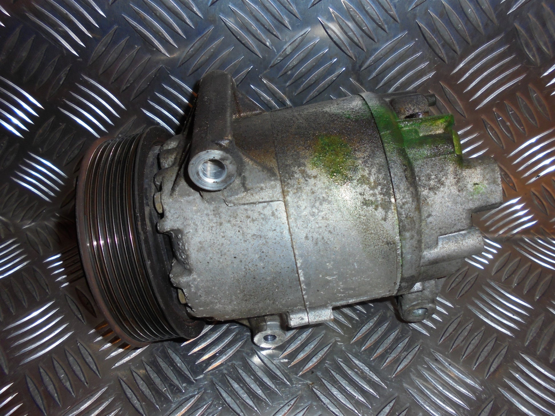 Renault Megane 2 Aircondition Pumpe Med OEM Nr. 8200309193 Fra Renault Ophugger