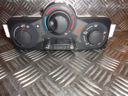 Renault Megane 2 Varmeregulering Med OEM Nr. Ophugger Fra Renault Ophugger
