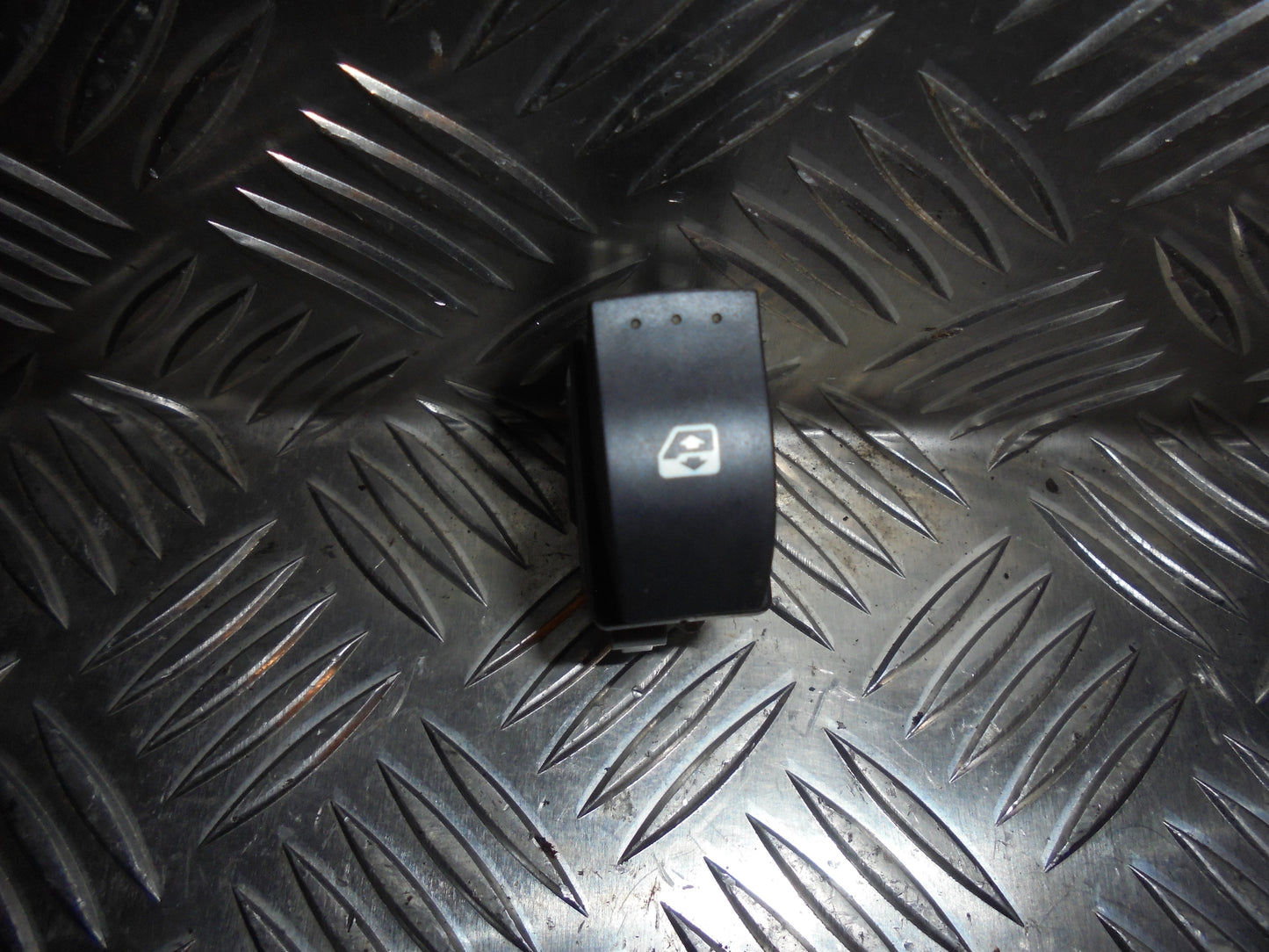 Renault Megane 2 Kontakt Rudehejs Med OEM Nr. Ophugger Fra Renault Ophugger