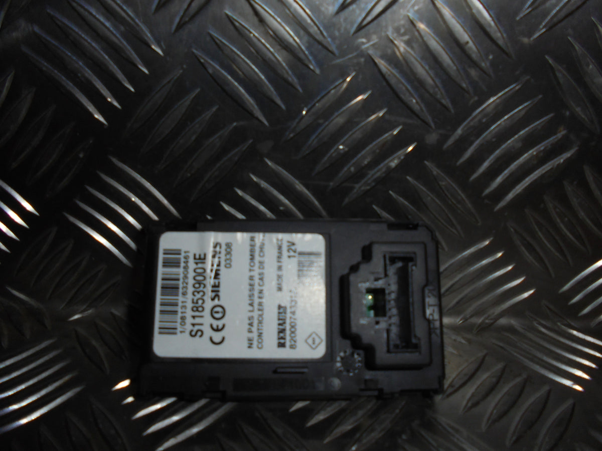 Renault Megane 2 Elektriske Dele Div Med OEM Nr. 8200074331A Fra Renault Ophugger