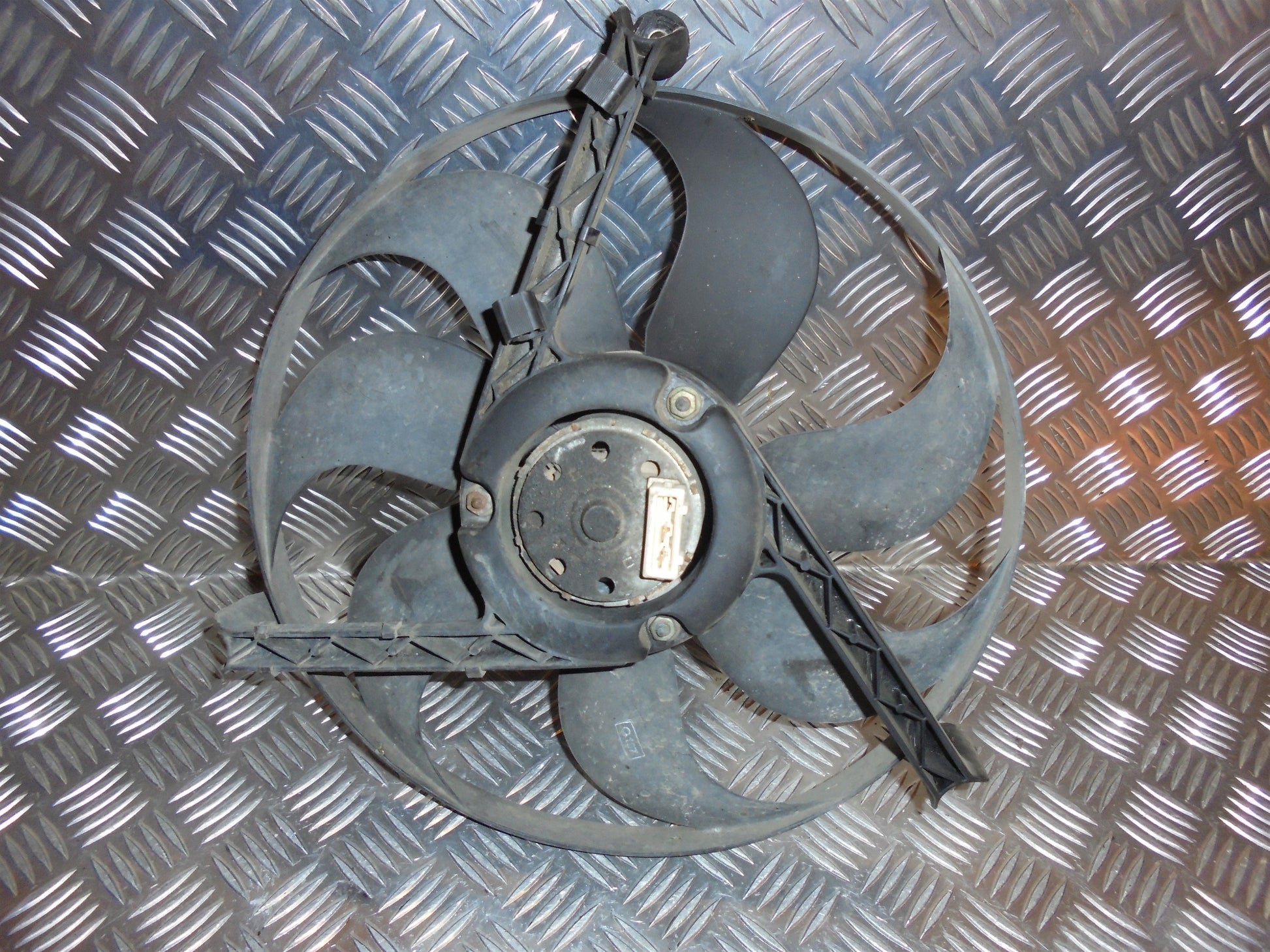 VW Lupo 6E/6X Kølerblæser El Med OEM Nr. 6N0121209 Fra VW Ophugger