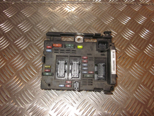 Peugeot 307 Sikringsboks Med OEM Nr. 9650663880 Fra Peugeot Ophugger