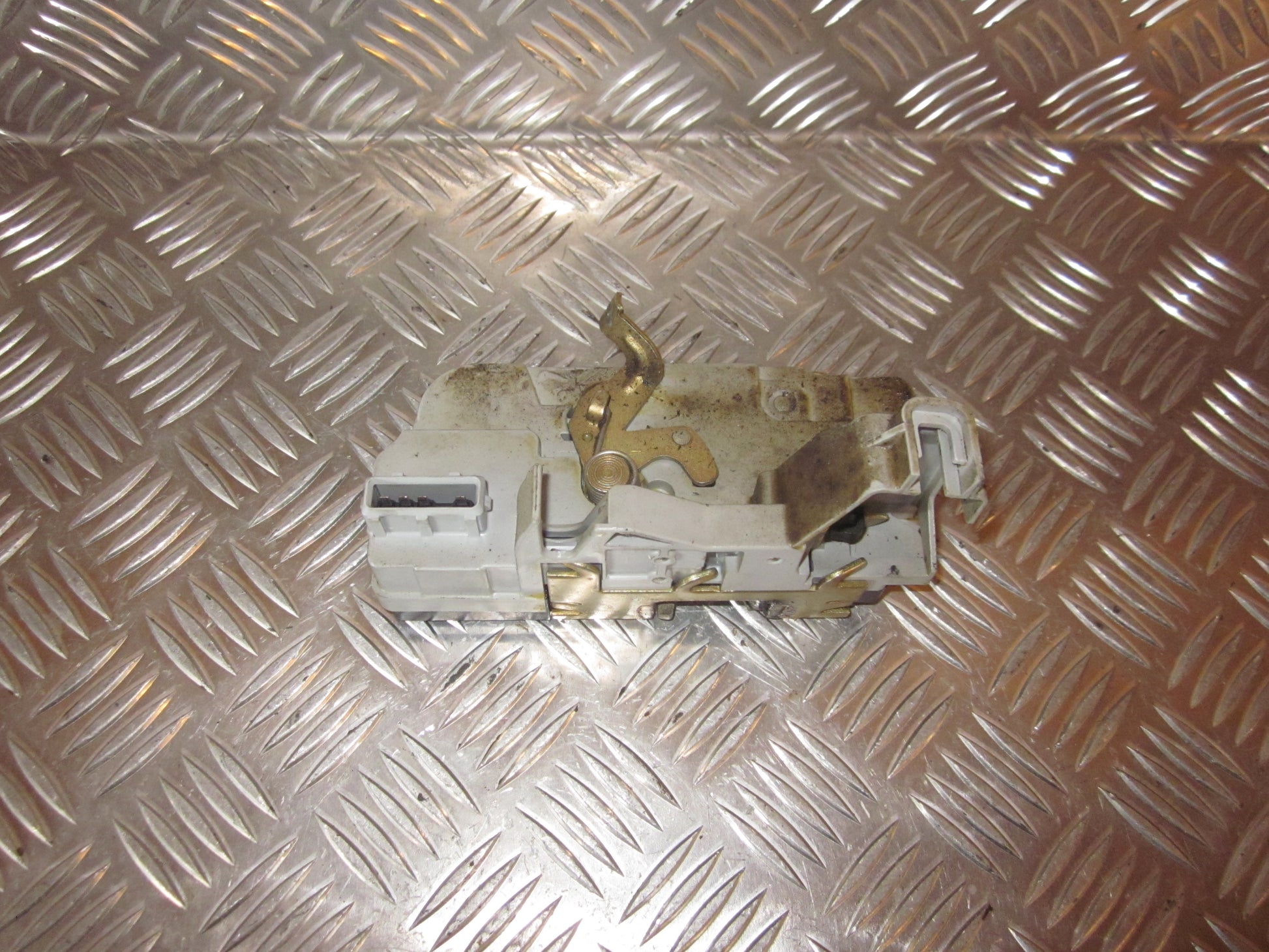 Peugeot 307 Dørlås Med OEM Nr. Ophugger Fra Peugeot Ophugger