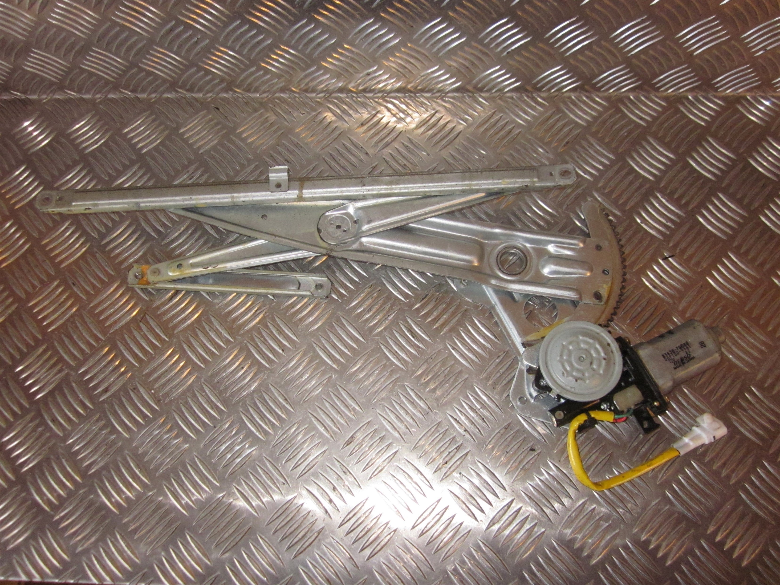 Suzuki Ignis Rudemotor - Rudehejs Med OEM Nr. 8340176G00 Fra Suzuki Ophugger