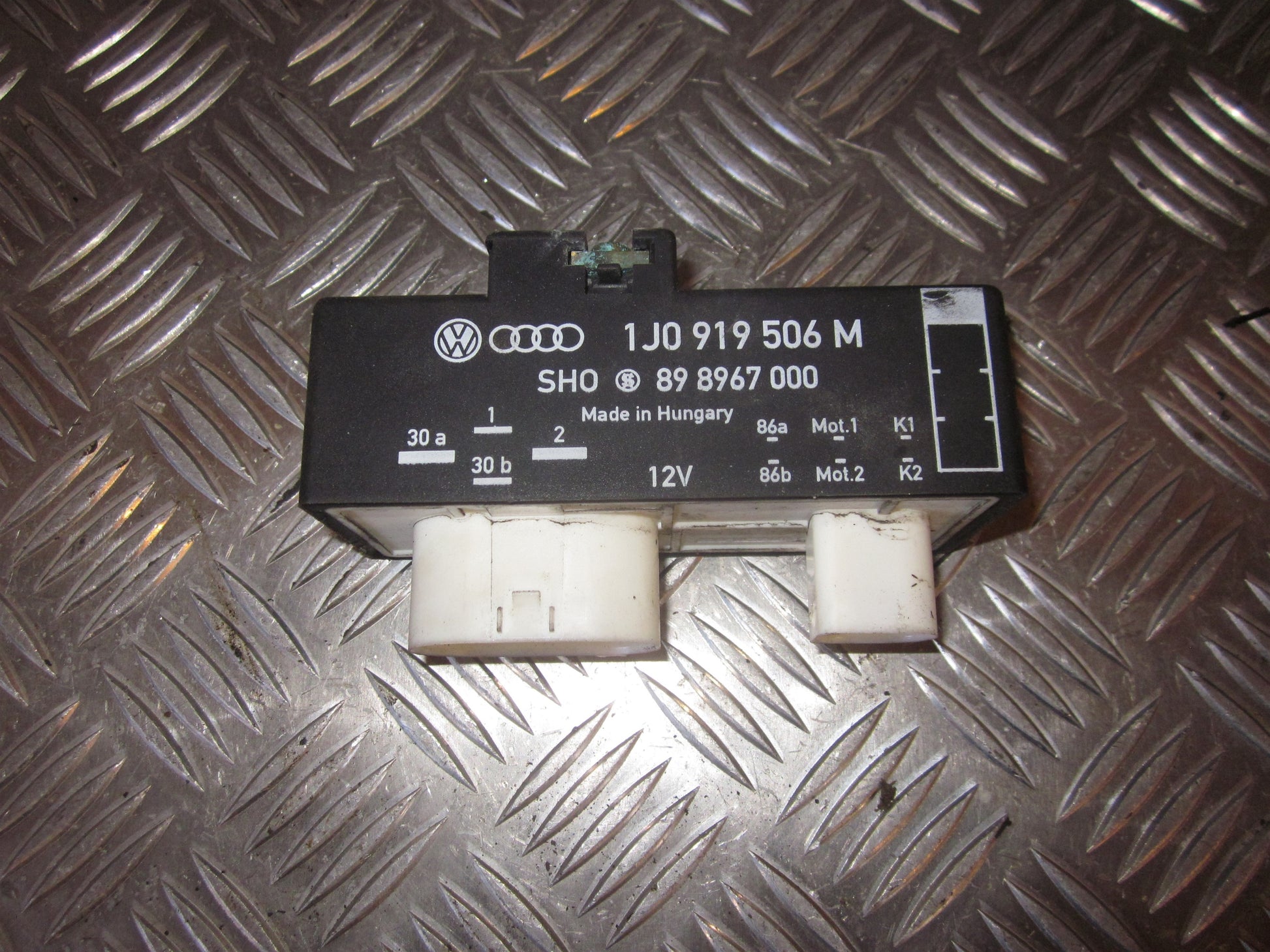 Skoda Fabia Relæ Køleblæser Med OEM Nr. 1J0919506M Fra Skoda Ophugger