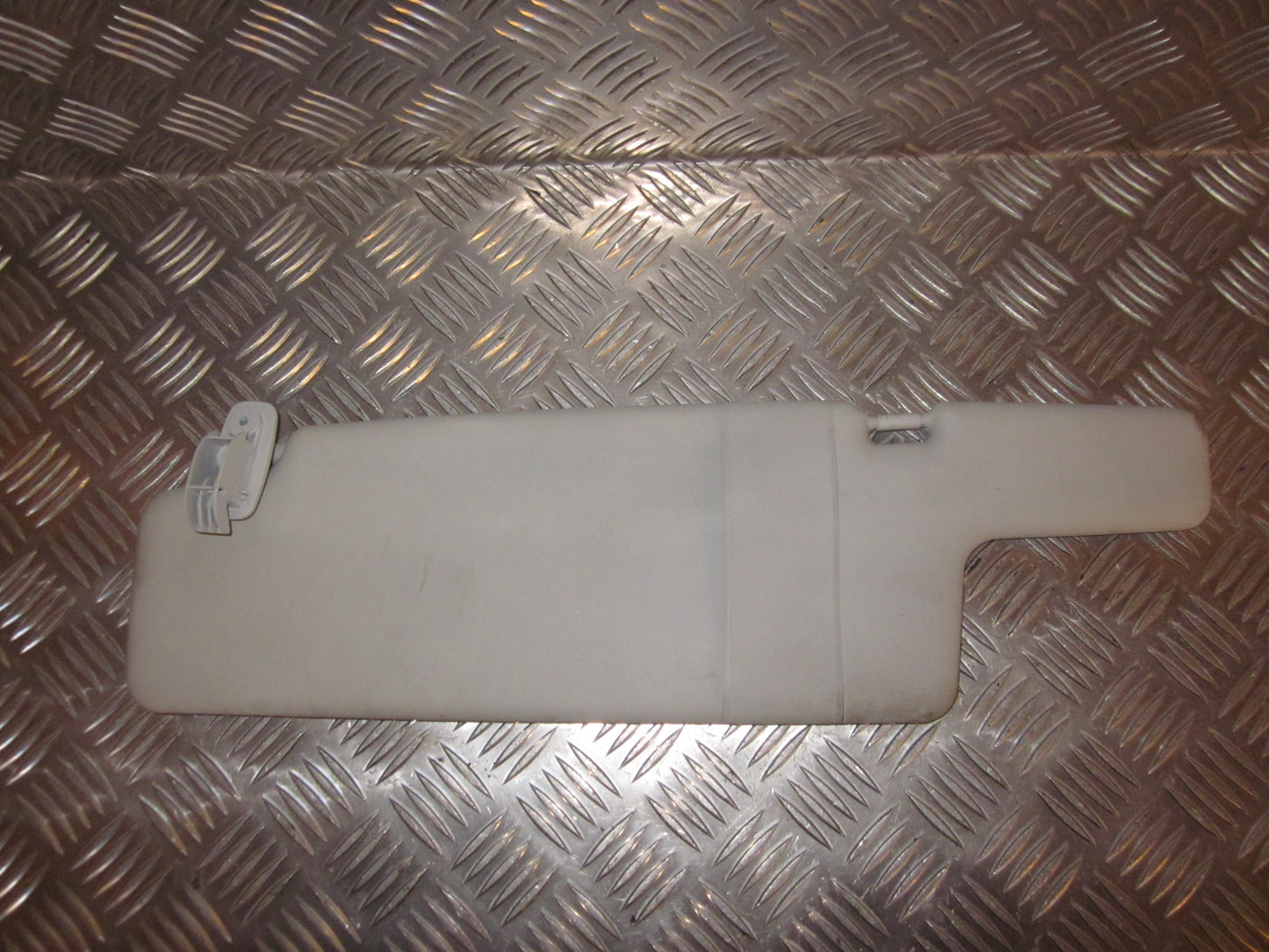 Skoda Fabia Solskærm Med OEM Nr. 1U0857551 Fra Skoda Ophugger