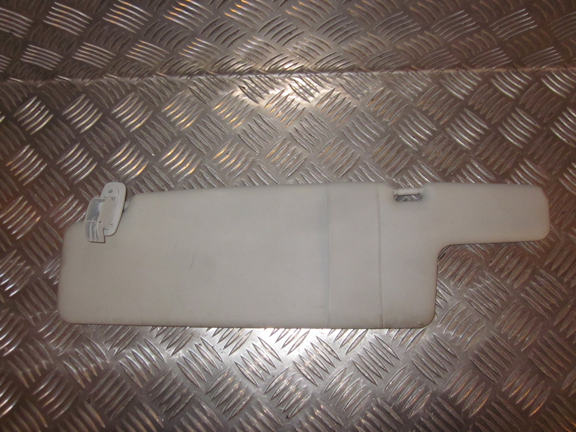 Skoda Fabia Solskærm Med OEM Nr. 1U0857551 Fra Skoda Ophugger