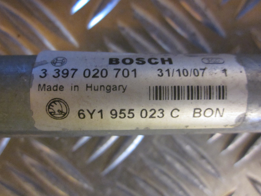 Skoda Fabia Viskertræk Med OEM Nr. 3397020701 Fra Skoda Ophugger