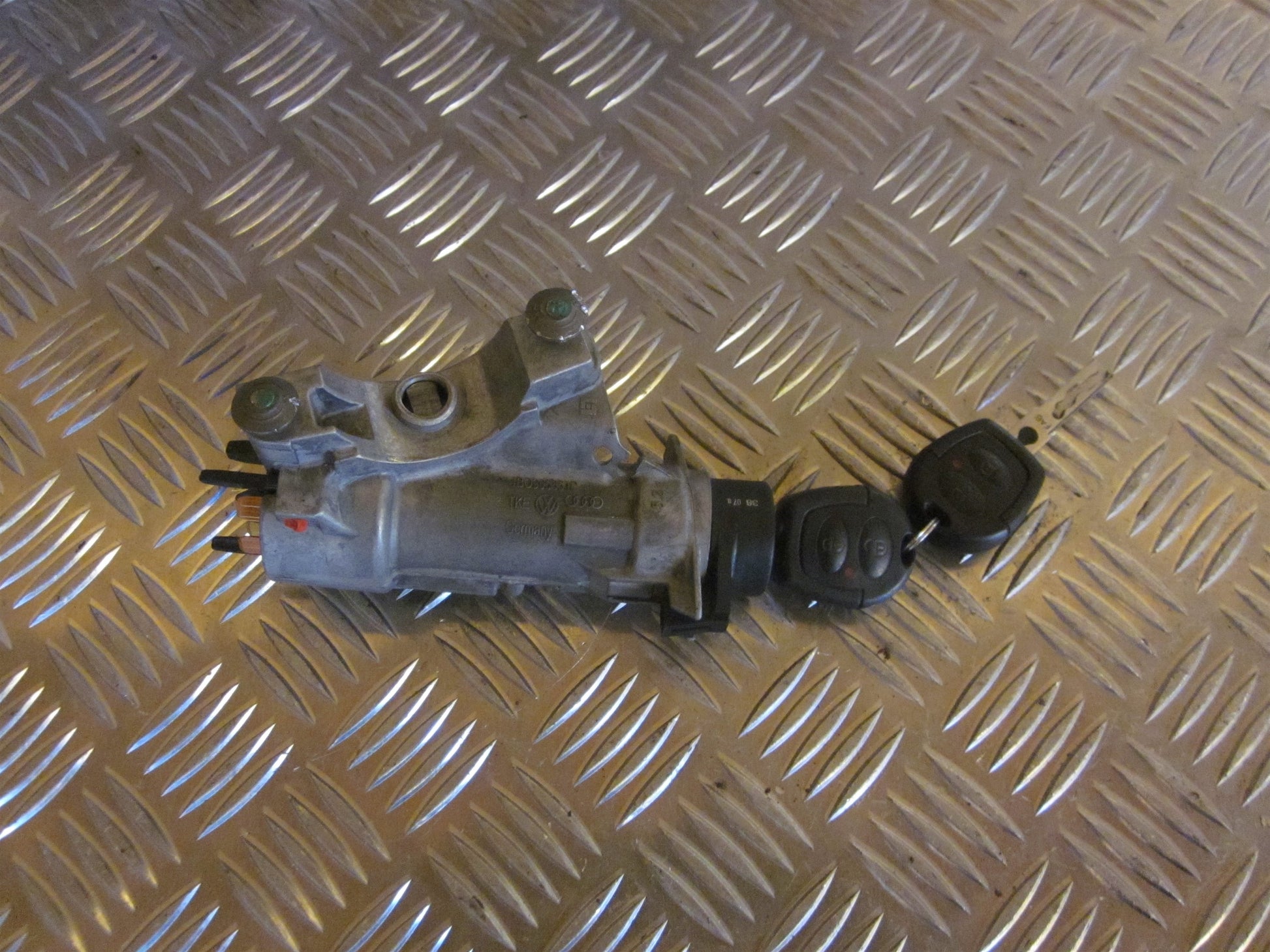 Skoda Fabia Ratlås Med OEM Nr. 4B0905851C Fra Skoda Ophugger