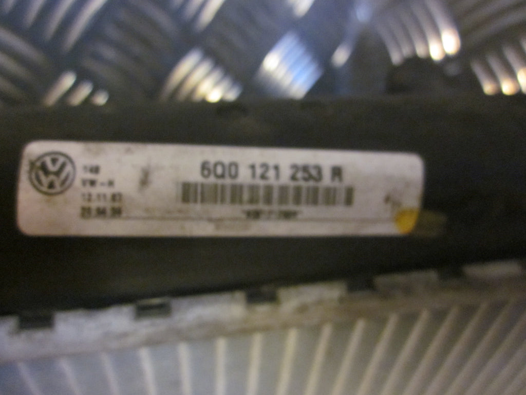 Skoda Fabia Køler Med OEM Nr. 6Q0121253R Fra Skoda Ophugger
