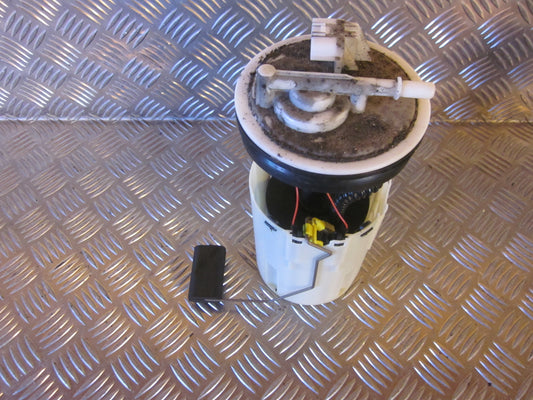 Nissan Primera P12 Benz/Brændstofpumpe El Med OEM Nr. Ophugger Fra Nissan Ophugger