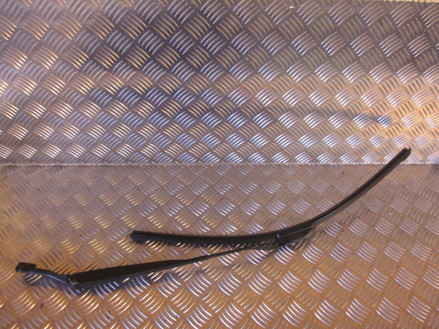 Nissan Primera P12 Viskerarm Med OEM Nr. 28881AU312 Fra Nissan Ophugger
