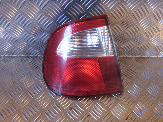 Seat Cordoba Baglygte Med OEM Nr. Ophugger Fra Seat Ophugger
