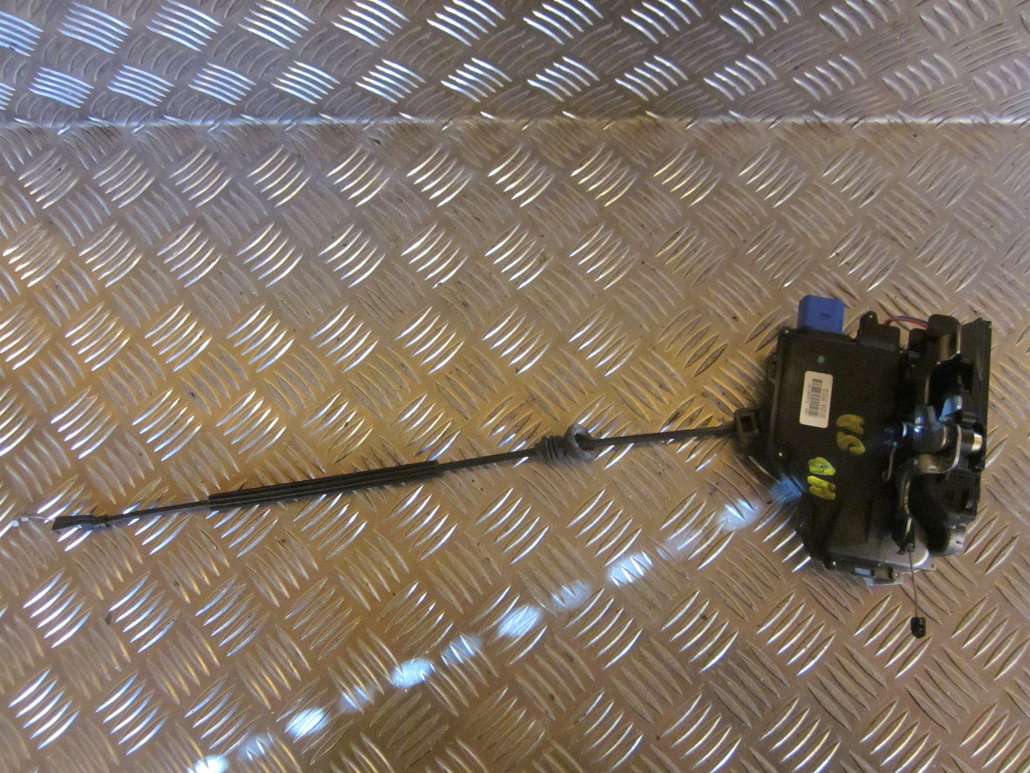 Skoda Octavia Dørlås Med OEM Nr. 7L0839016D Fra Skoda Ophugger