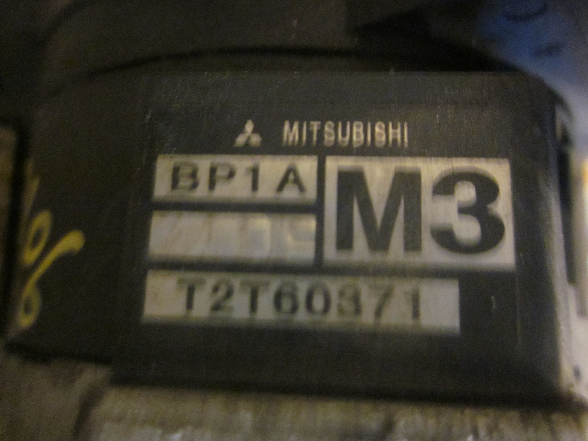 Mazda 323 F 5D BA14 Strømfordeler El Med OEM Nr. Ophugger Fra Mazda Ophugger