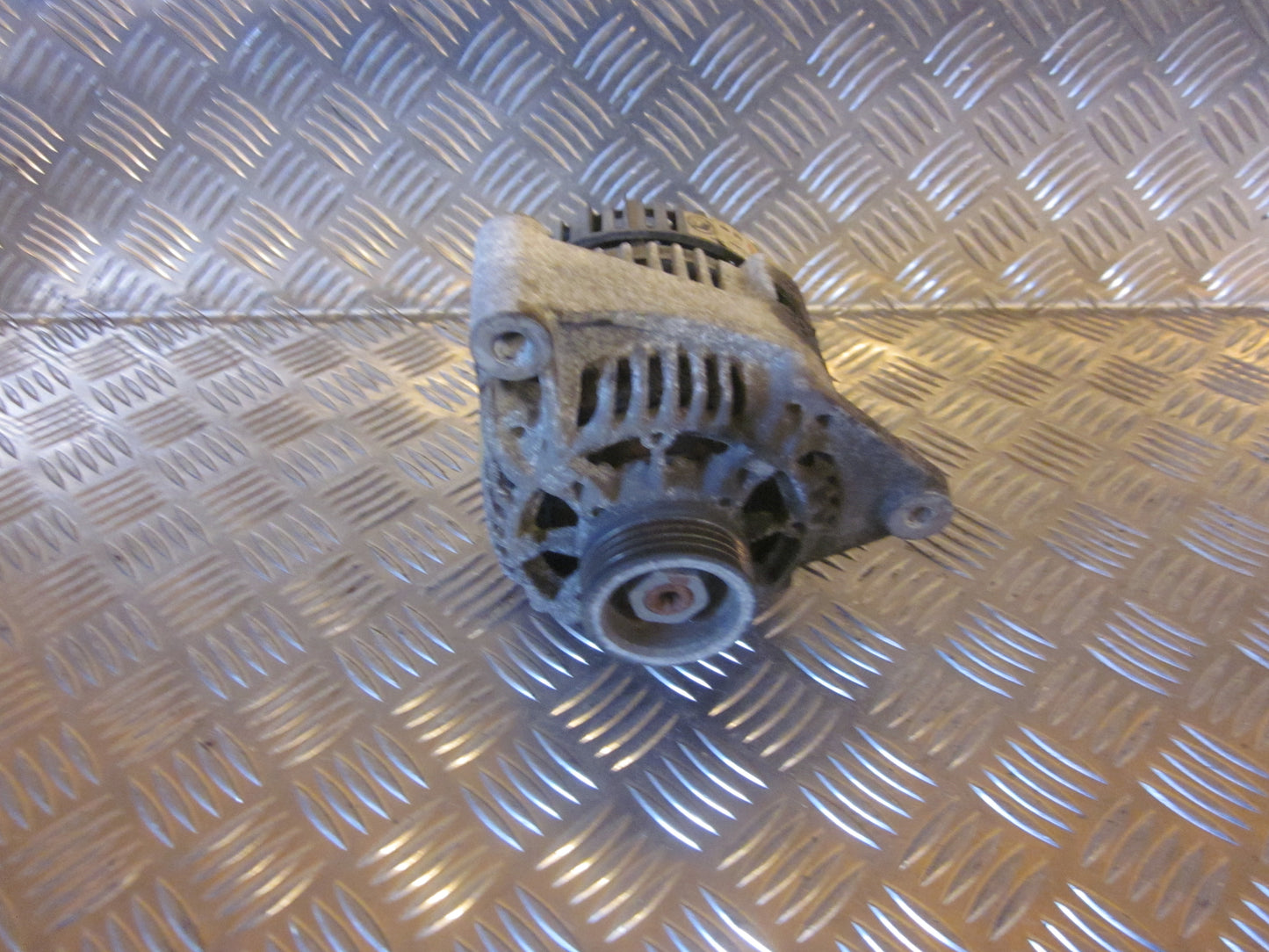 Peugeot 306 Generator Med OEM Nr. 0986042111 Fra Peugeot Ophugger