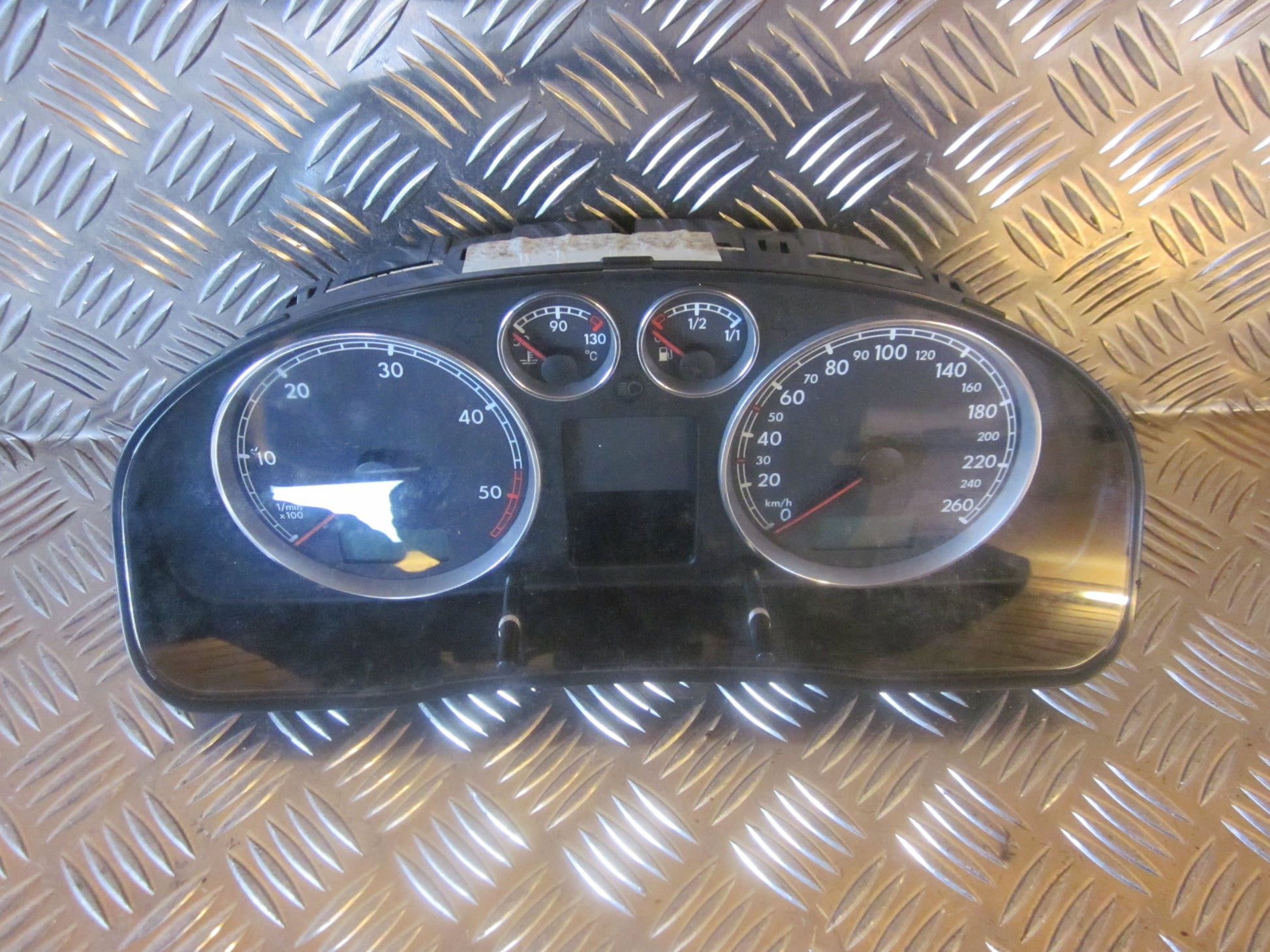 VW Passat 3B Speedometer - Instrument Med OEM Nr. Ophugger Fra VW Ophugger