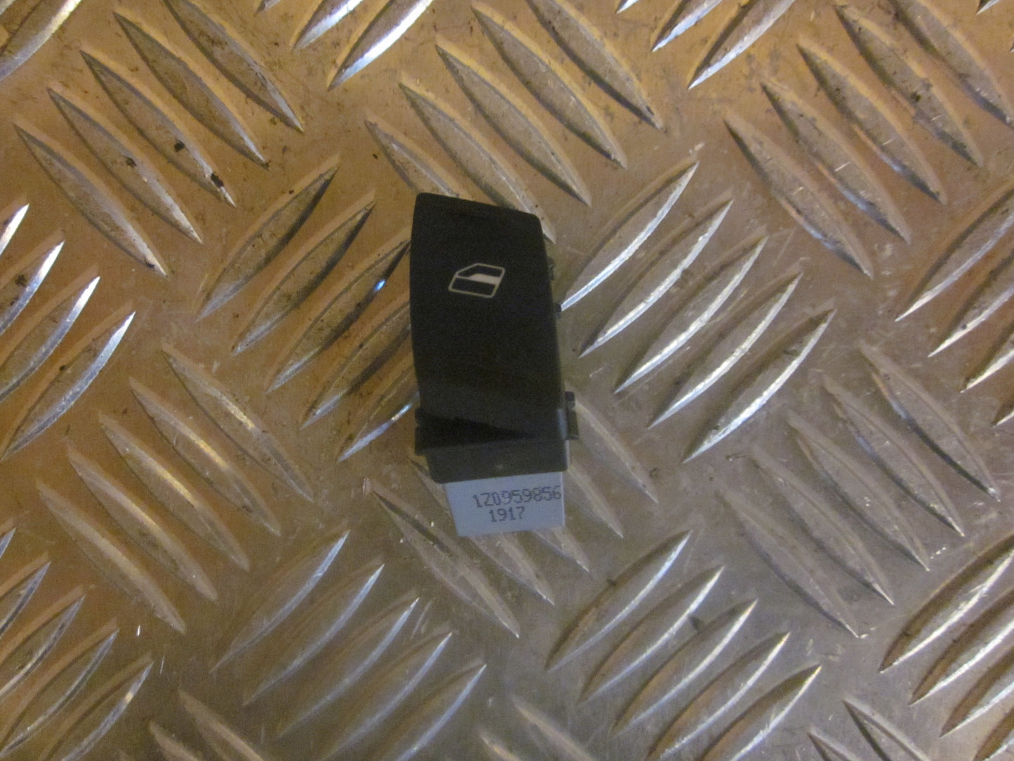 Skoda Octavia Kontakt Rudehejs Med OEM Nr. Ophugger Fra Skoda Ophugger